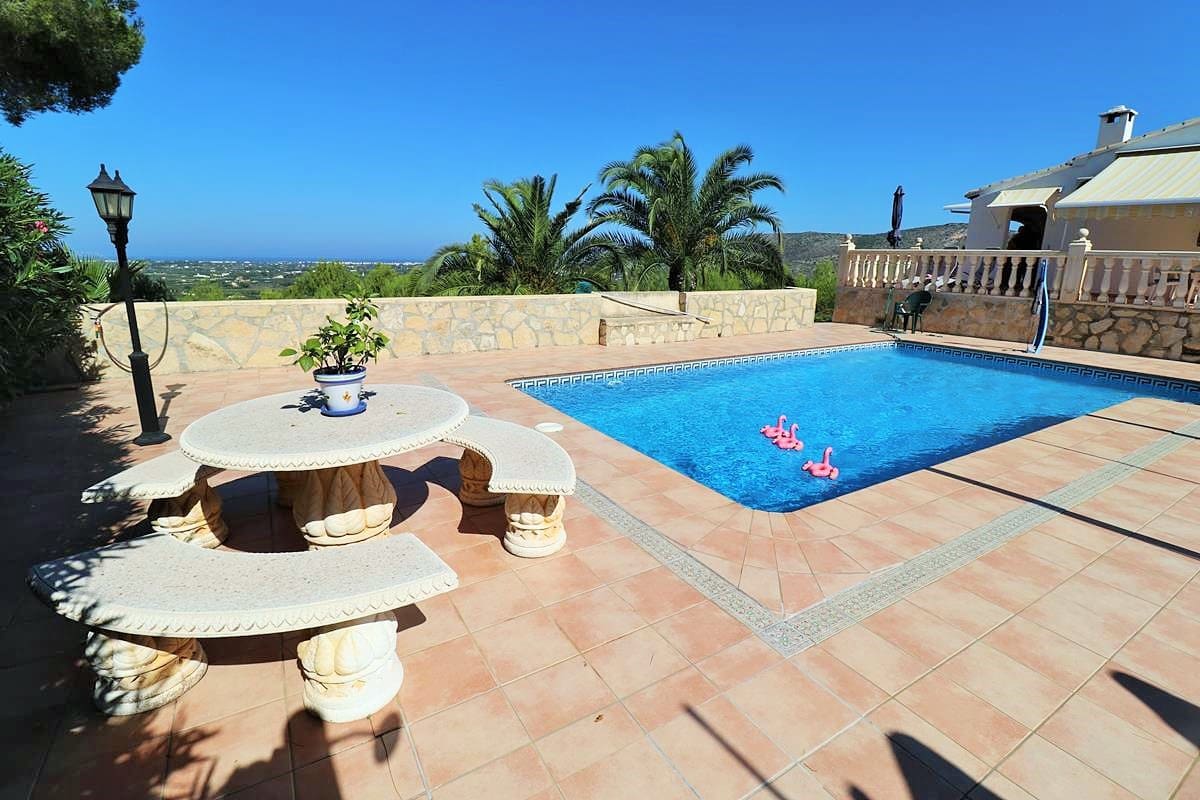 Chalet de 3 habitaciones en La Sella en venta con piscina garaje - 525.000 € (Ref: 9977672)