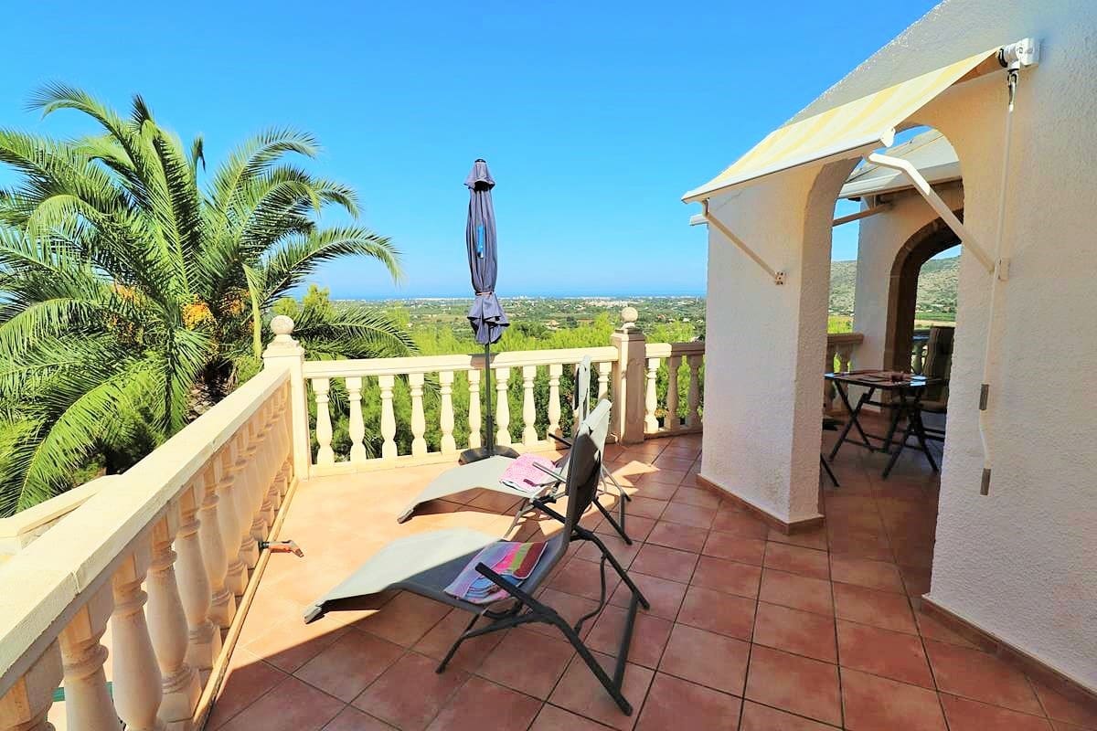 Chalet de 3 habitaciones en La Sella en venta con piscina garaje - 525.000 € (Ref: 9977672)