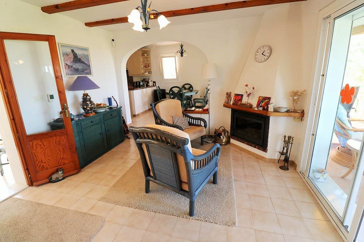 Chalet de 3 habitaciones en La Sella en venta con piscina garaje - 525.000 € (Ref: 9977672)