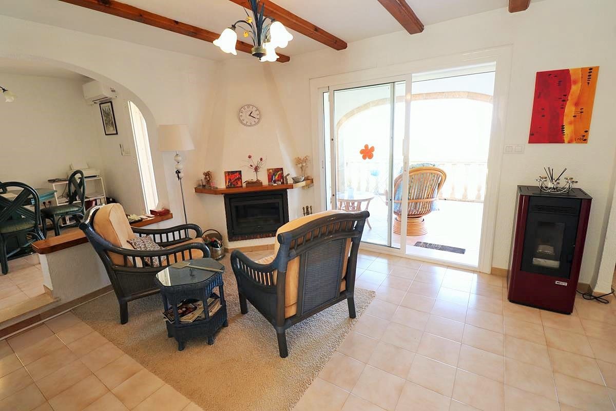 Chalet de 3 habitaciones en La Sella en venta con piscina garaje - 525.000 € (Ref: 9977672)