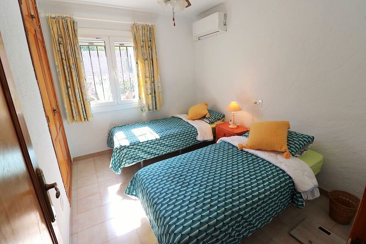 Chalet de 3 habitaciones en La Sella en venta con piscina garaje - 525.000 € (Ref: 9977672)