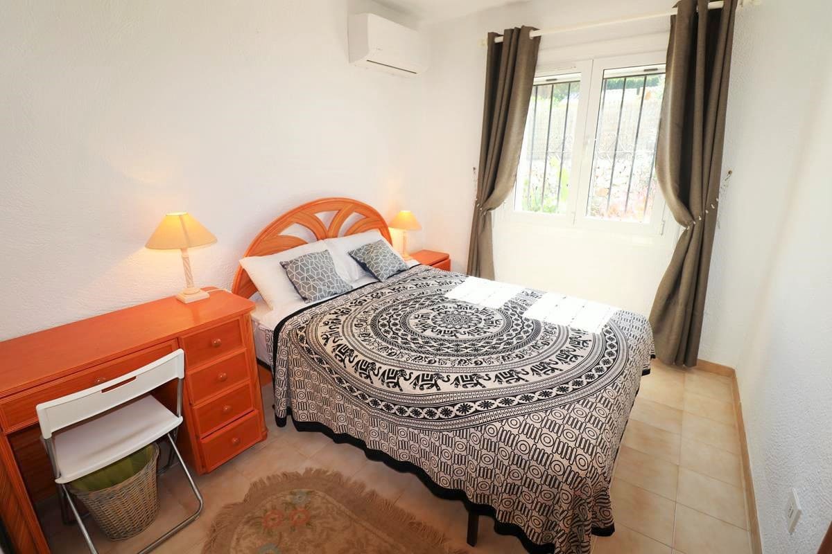 Chalet de 3 habitaciones en La Sella en venta con piscina garaje - 525.000 € (Ref: 9977672)