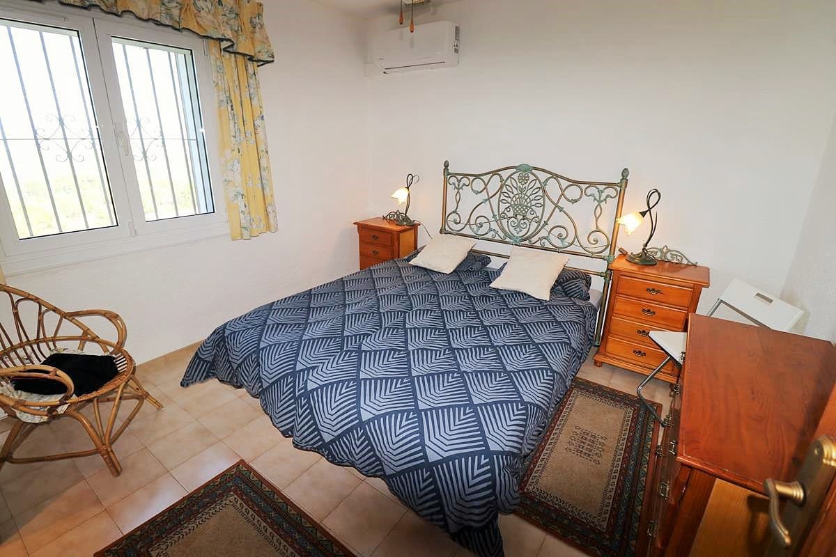 Chalet de 3 habitaciones en La Sella en venta con piscina garaje - 525.000 € (Ref: 9977672)