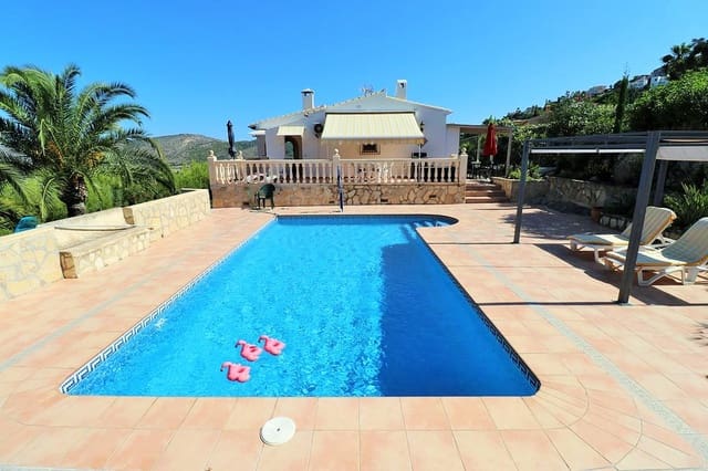 Chalet de 3 habitaciones en La Sella en venta con piscina garaje - 525.000 € (Ref: 9977672)