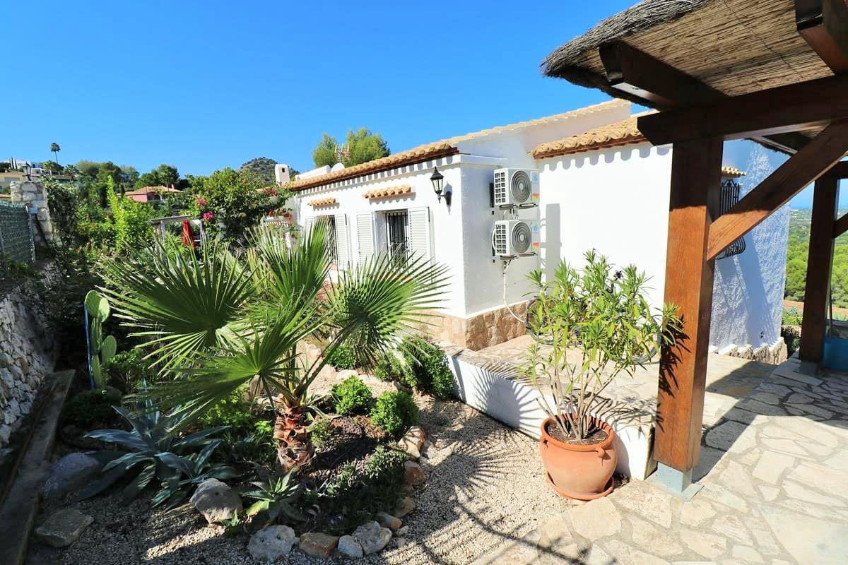 Chalet de 3 habitaciones en La Sella en venta con piscina garaje - 525.000 € (Ref: 9977672)