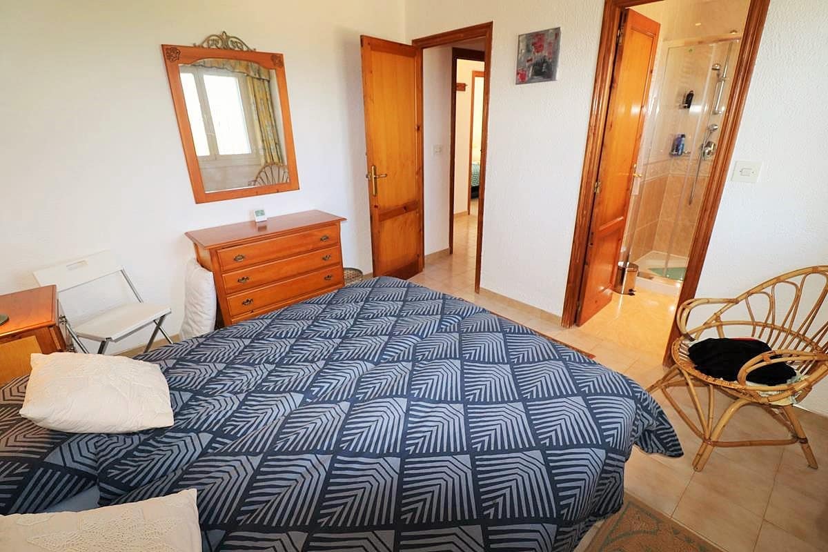 Chalet de 3 habitaciones en La Sella en venta con piscina garaje - 525.000 € (Ref: 9977672)