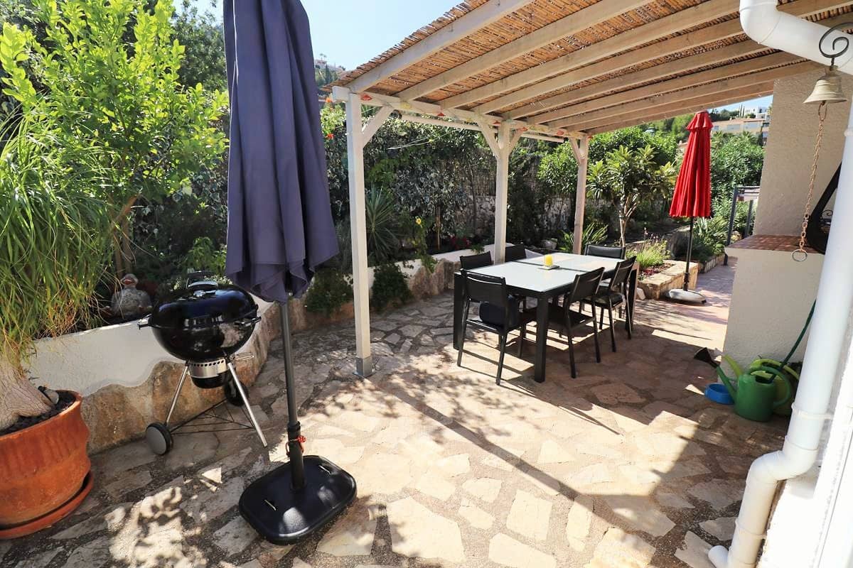 Chalet de 3 habitaciones en La Sella en venta con piscina garaje - 525.000 € (Ref: 9977672)