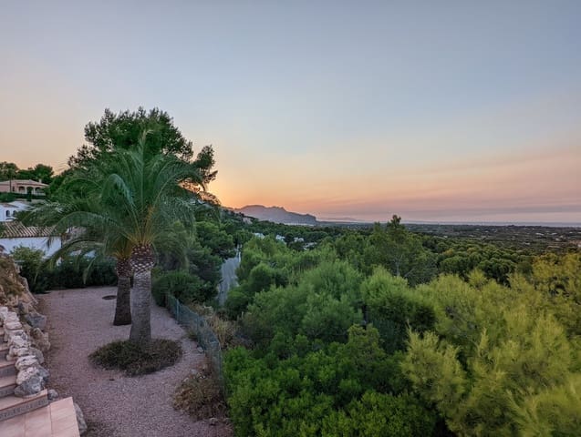 Chalet de 3 habitaciones en La Sella en venta con piscina garaje - 525.000 € (Ref: 9977672)