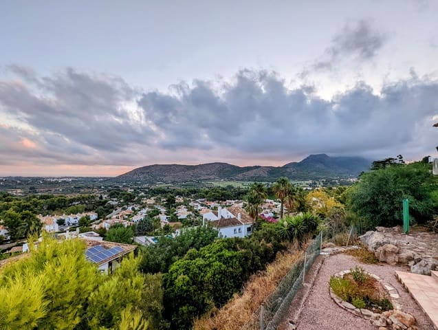 Chalet de 3 habitaciones en La Sella en venta con piscina garaje - 525.000 € (Ref: 9977672)