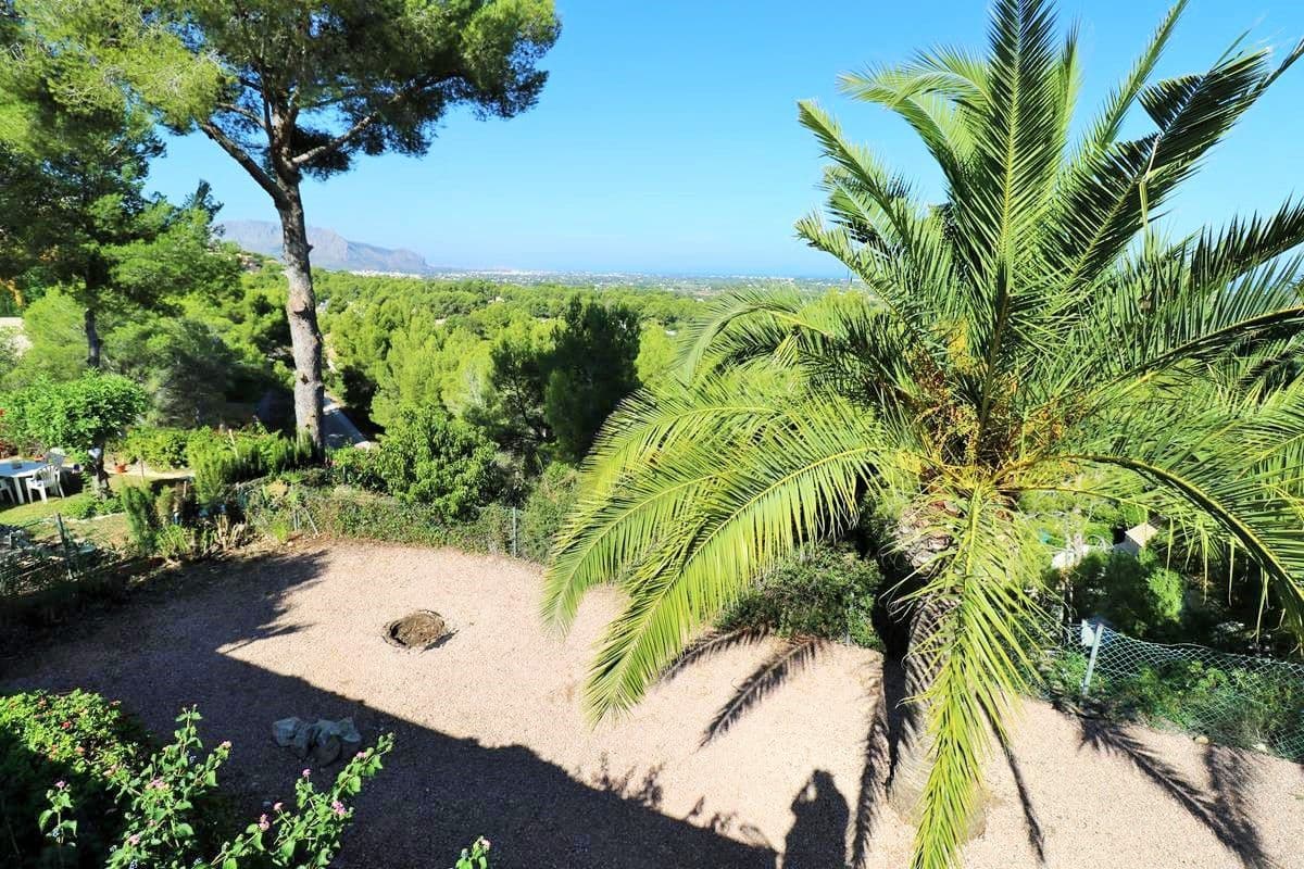 Chalet de 3 habitaciones en La Sella en venta con piscina garaje - 525.000 € (Ref: 9977672)