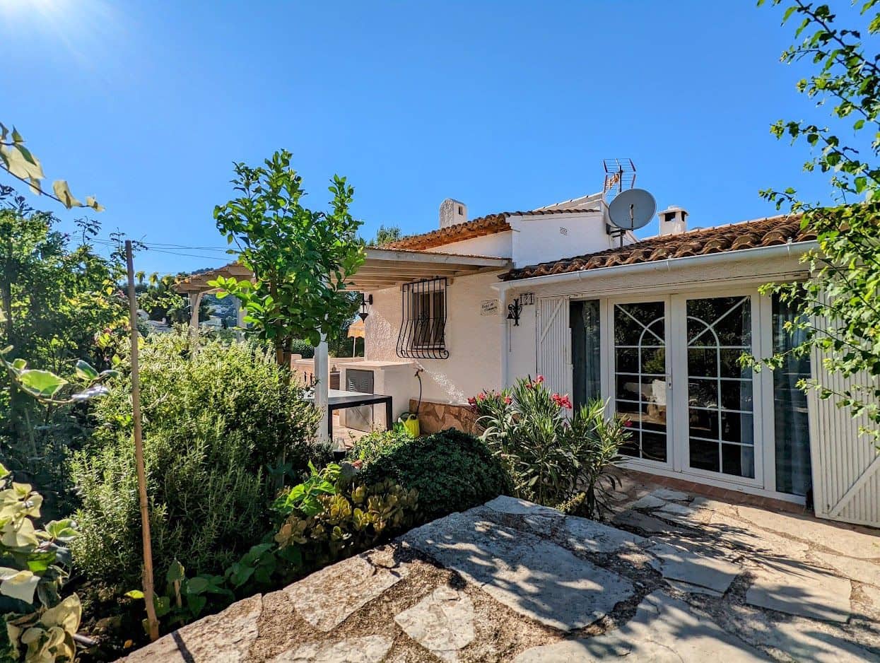 Chalet de 3 habitaciones en La Sella en venta con piscina garaje - 525.000 € (Ref: 9977672)