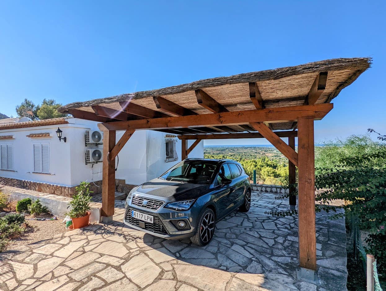 Chalet de 3 habitaciones en La Sella en venta con piscina garaje - 525.000 € (Ref: 9977672)