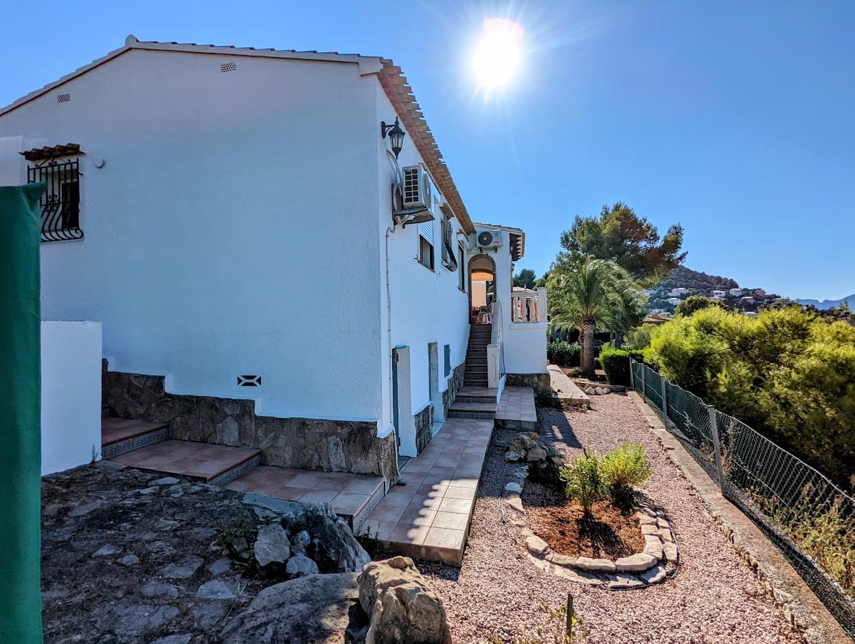Chalet de 3 habitaciones en La Sella en venta con piscina garaje - 525.000 € (Ref: 9977672)