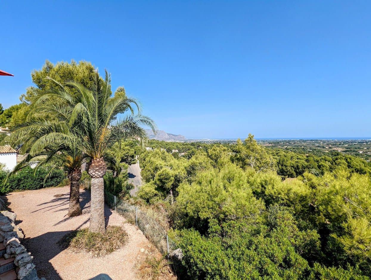 Chalet de 3 habitaciones en La Sella en venta con piscina garaje - 525.000 € (Ref: 9977672)