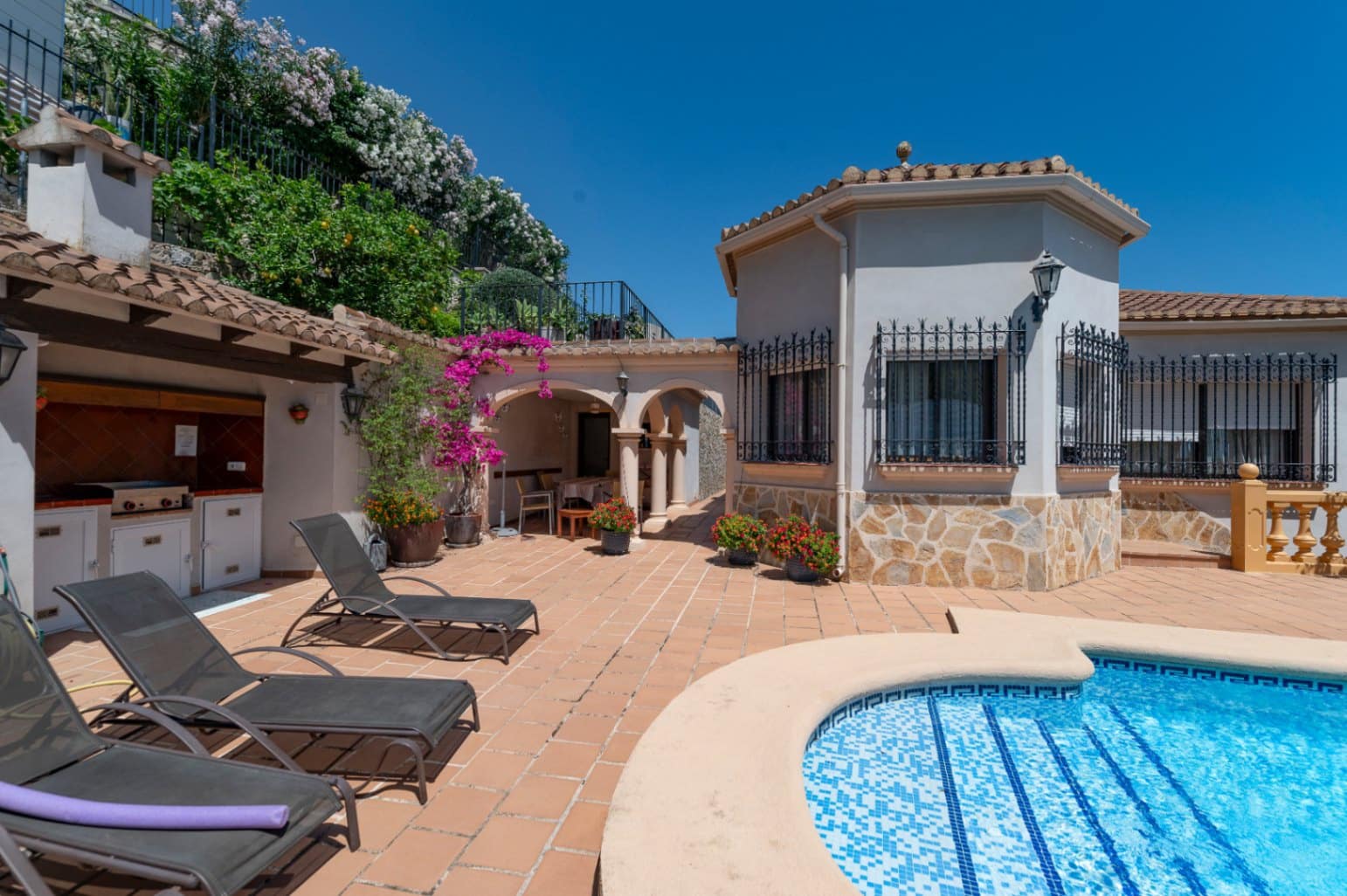 Chalet de 4 habitaciones en Dénia en venta con garaje - 870.000 € (Ref: 9977673)