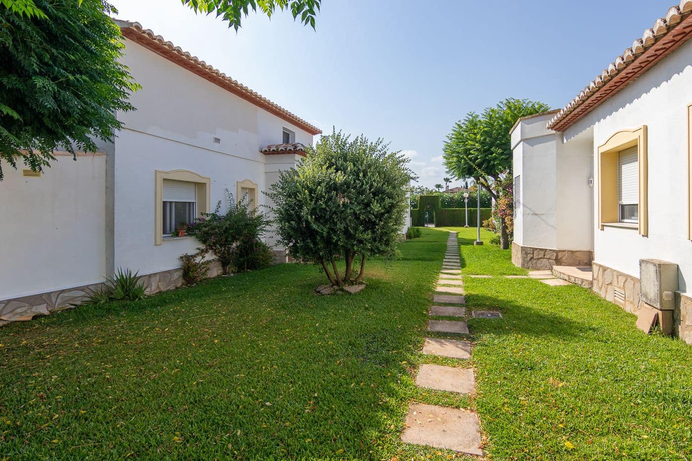 2 bedroom Semi-detached Villa for sale in Beniarbeig - € 255,000 (Ref: 9977675)