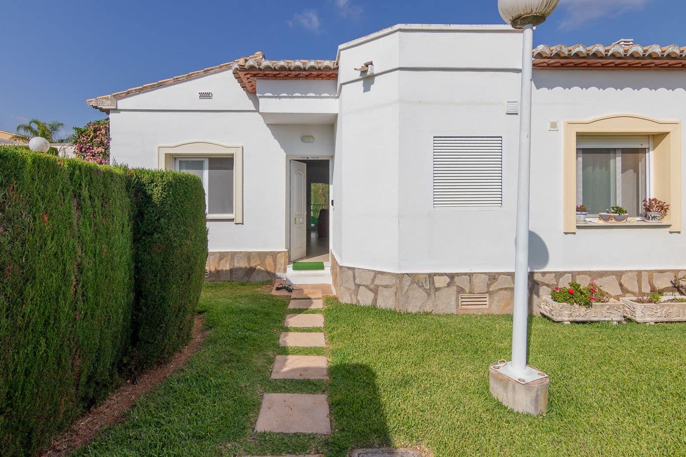 2 bedroom Semi-detached Villa for sale in Beniarbeig - € 255,000 (Ref: 9977675)