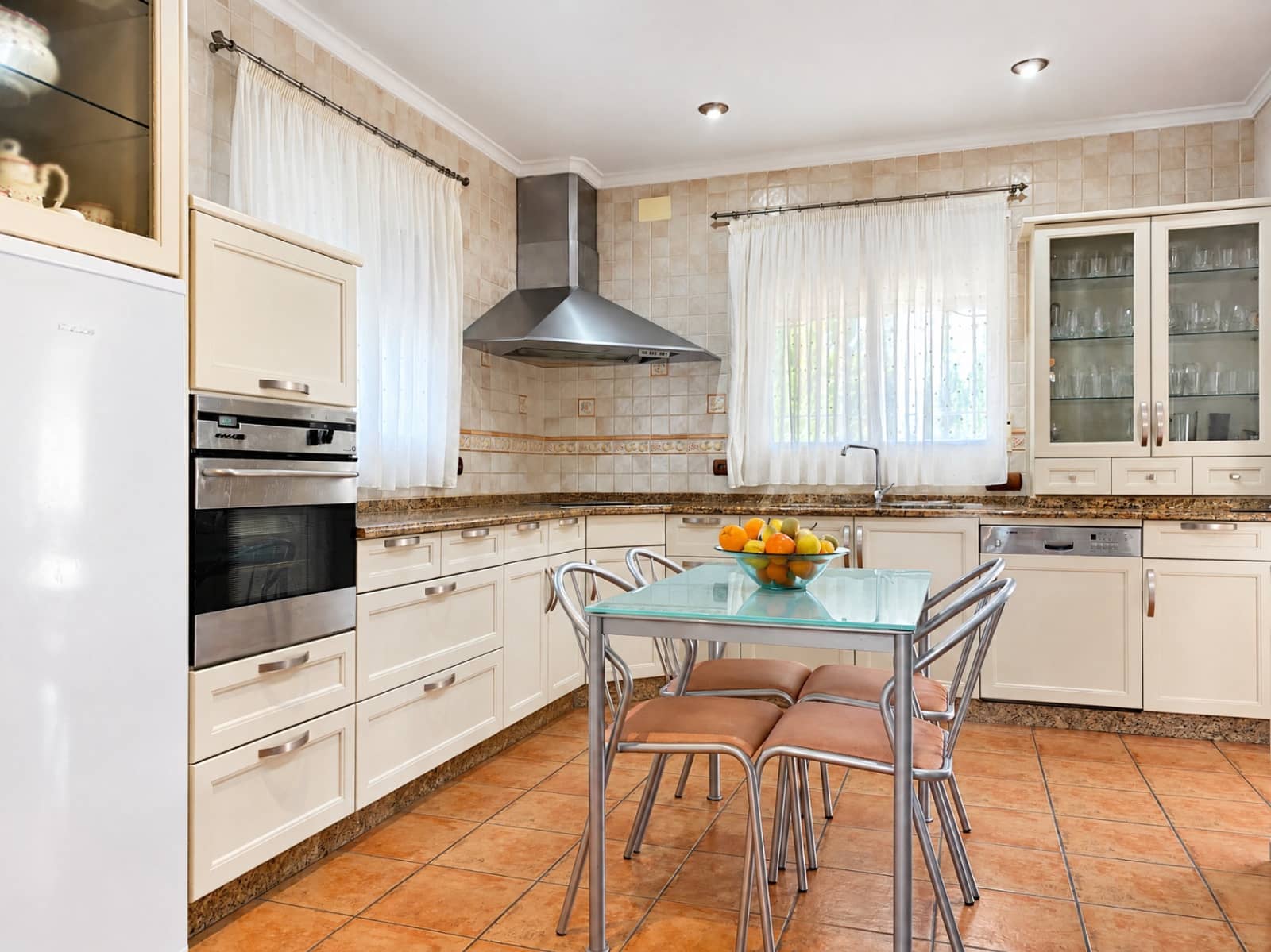 6 bedroom Villa for sale in Orba with pool garage - € 890,000 (Ref: 9977676)