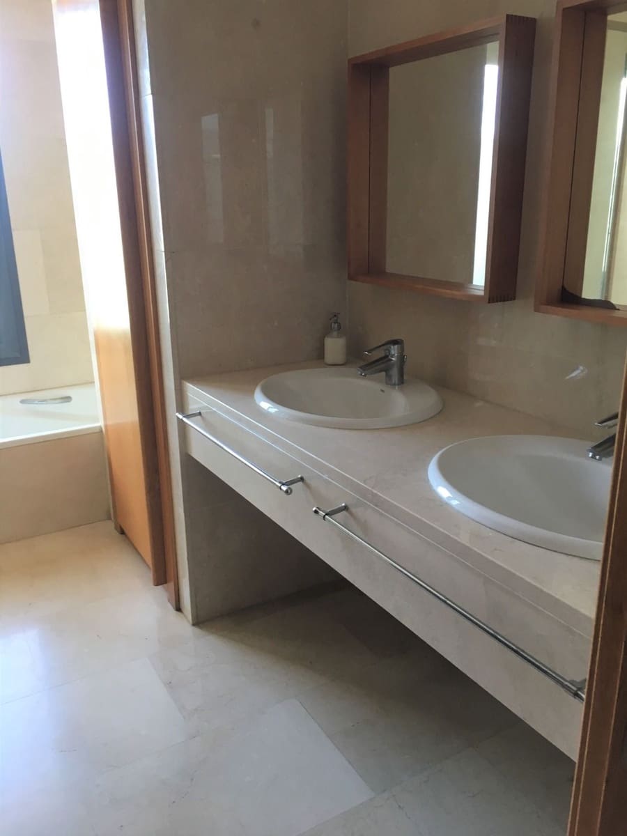 4 slaapkamer Villa te koop in Salobre Golf met zwembad garage - € 2.041.000 (Ref: 7365292)