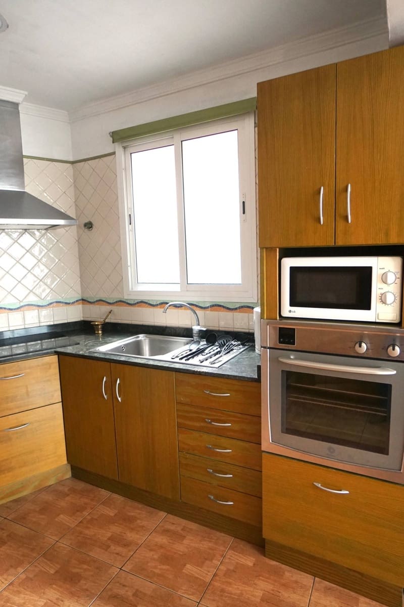 2 bedroom Penthouse for rent in Las Palmas de Gran Canaria - € 850 (Ref: 7383583)