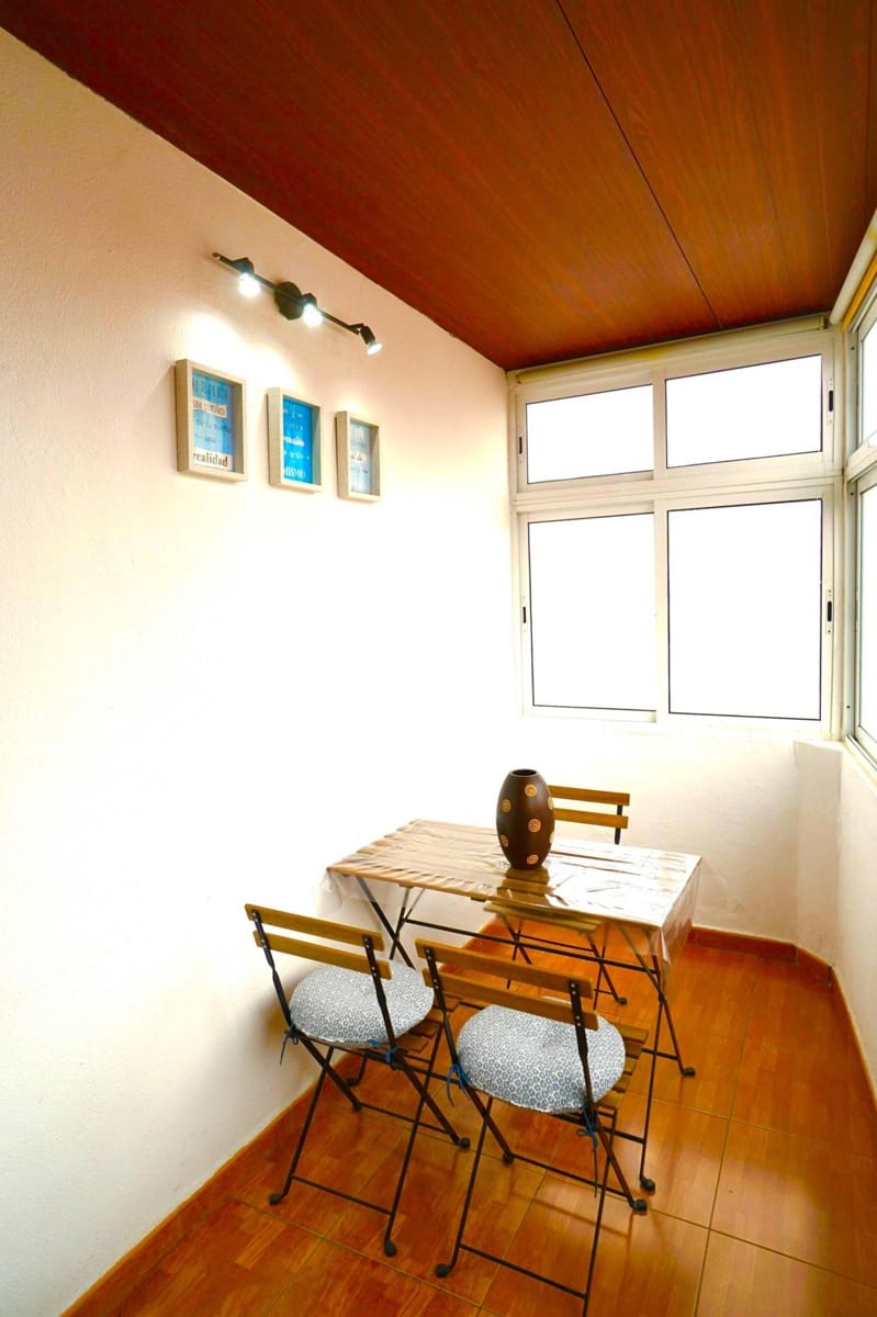 2 bedroom Penthouse for rent in Las Palmas de Gran Canaria - € 850 (Ref: 7383583)