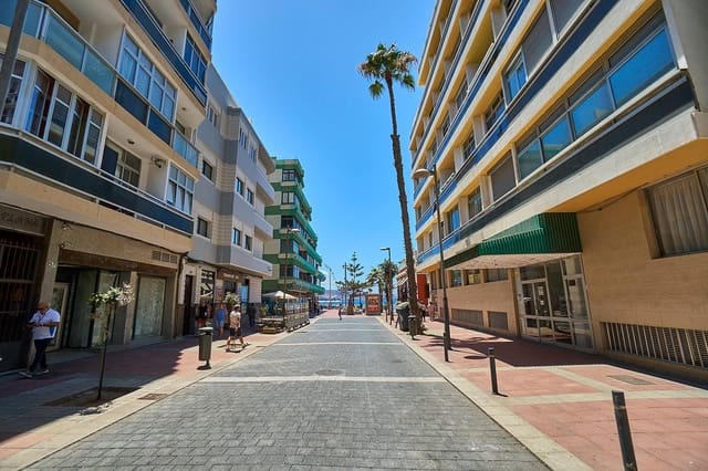 Gewerbe zu vermieten in Santa Catalina - Canteras, Las Palmas de Gran Canaria - 2.500 € (Ref: 7732123)