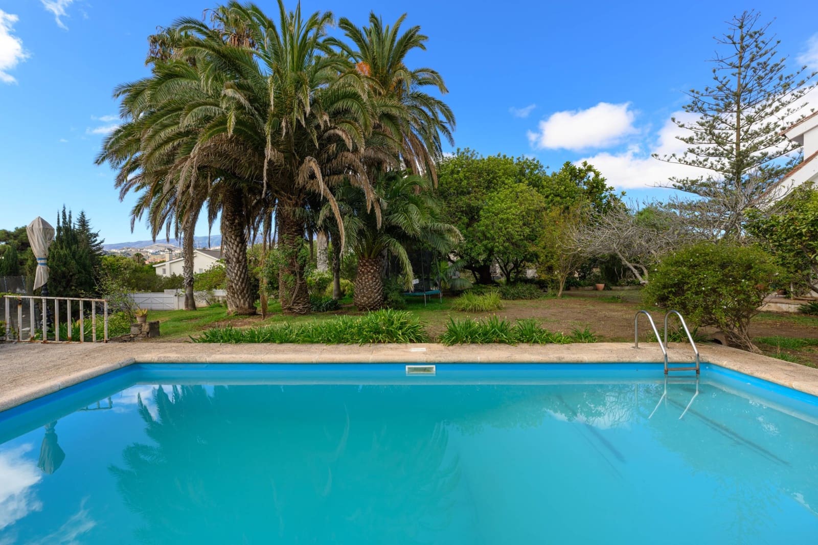 8 Zimmer Villa zu verkaufen in Santa Brigida mit Pool Garage - 2.800.000 € (Ref: 7836170)