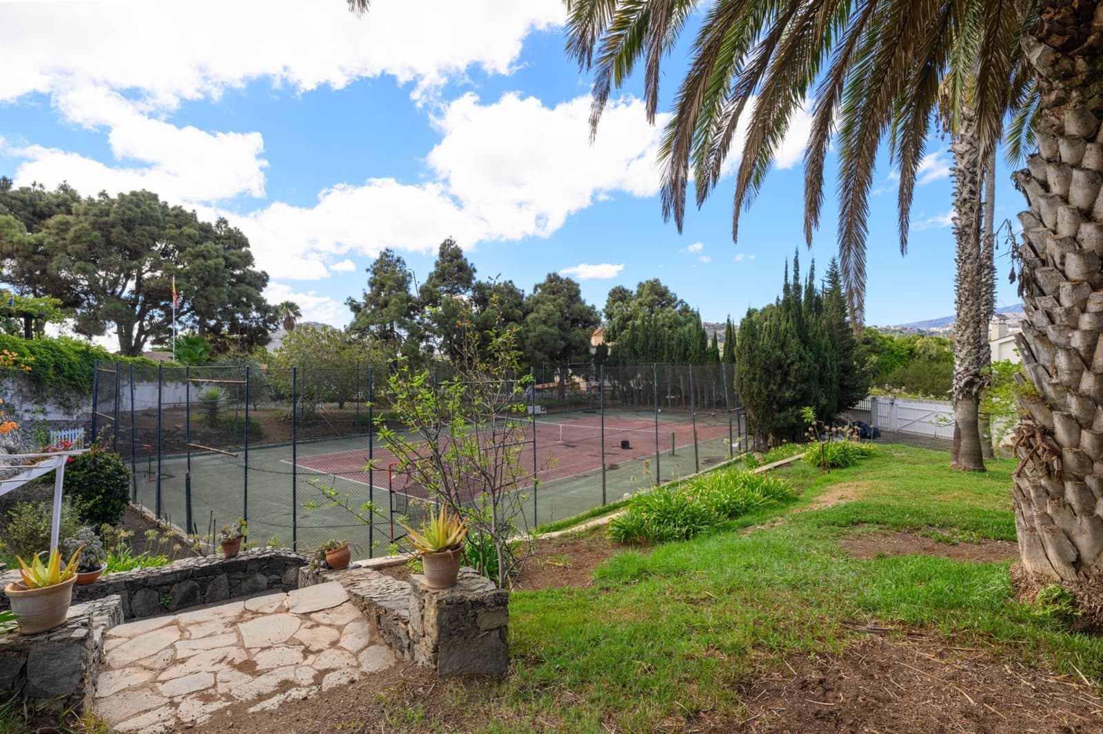 8 Zimmer Villa zu verkaufen in Santa Brigida mit Pool Garage - 2.800.000 € (Ref: 7836170)