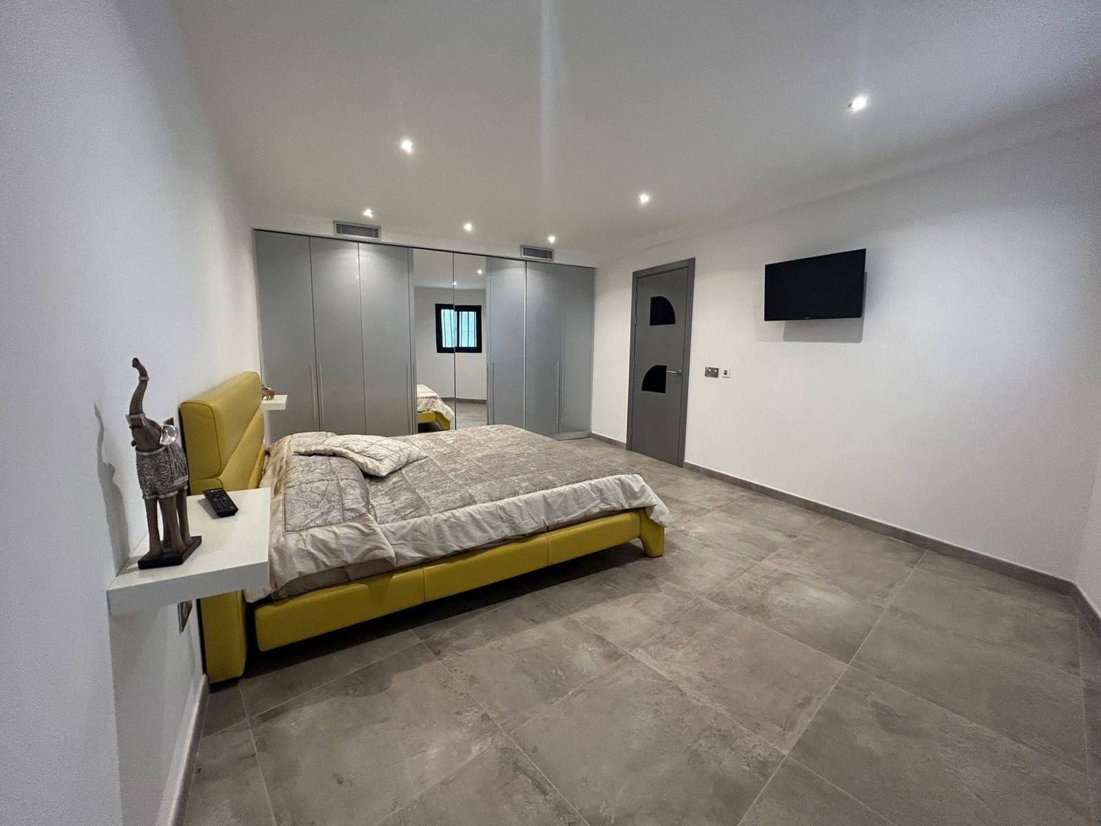 4 sypialnia Willa do wynajęcia w San Bartolome de Tirajana z basenem garażem - 6 000 € (Ref: 7954072)