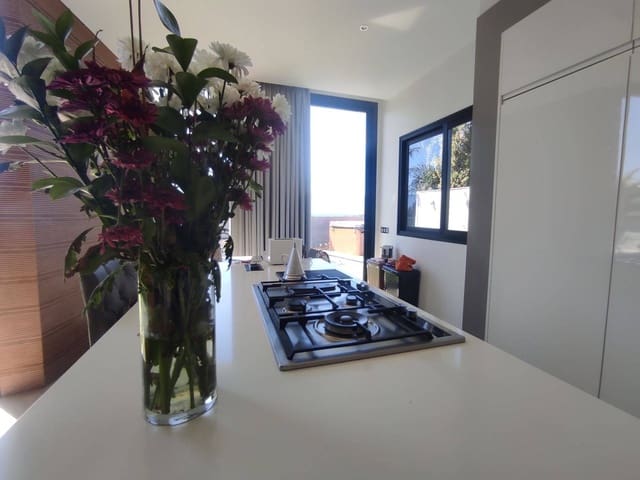 4 makuuhuone Huvila vuokrattavana paikassa San Bartolomé de Tirajana mukana uima-altaan 
autotalli - 6 000 € (Ref: 7954072)