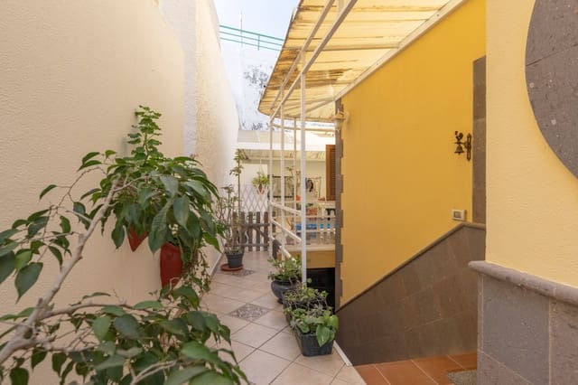 5 slaapkamer Halfvrijstaande villa te koop in Las Palmas de Gran Canaria - € 495.000 (Ref: 8117720)