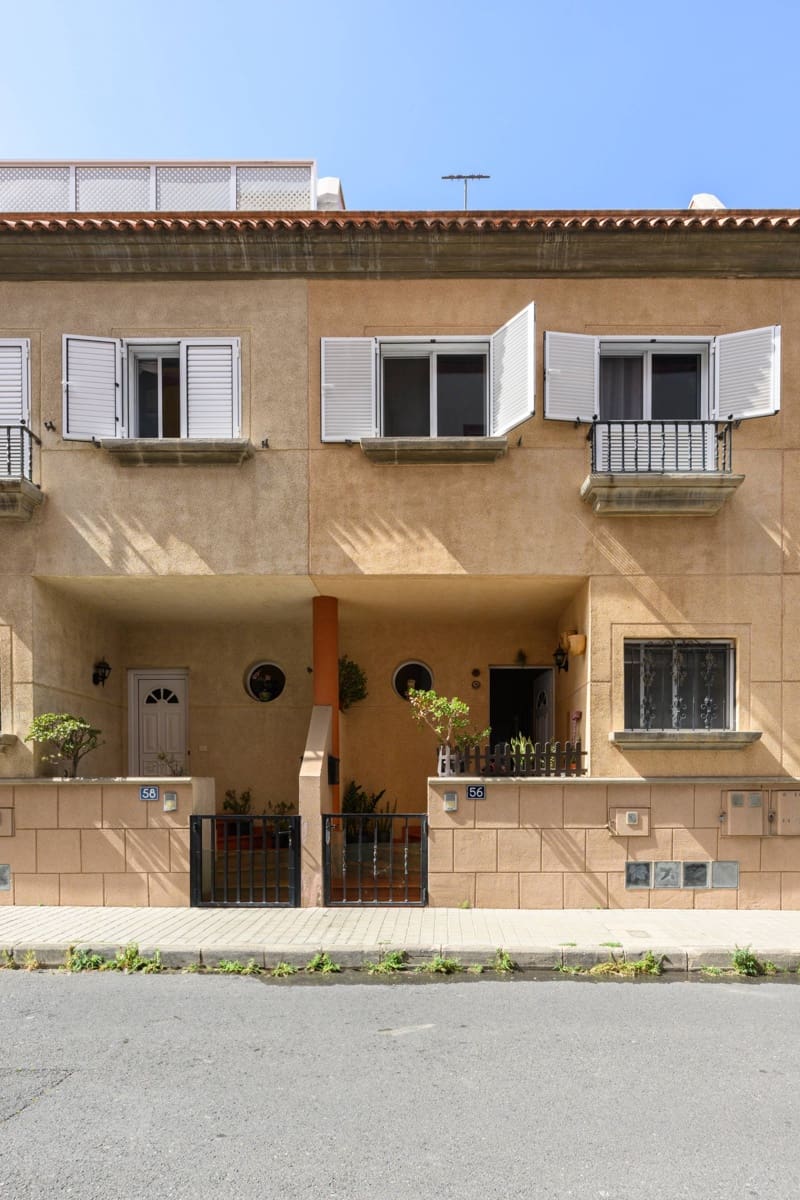 4 soveværelse Rækkehus til salg i Almatriche med garage - € 299.000 (Ref: 8119998)