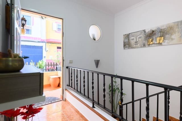 4 slaapkamer Rijtjeshuis te koop in Almatriche, Las Palmas de Gran Canaria met garage - € 299.000 (Ref: 8119998)