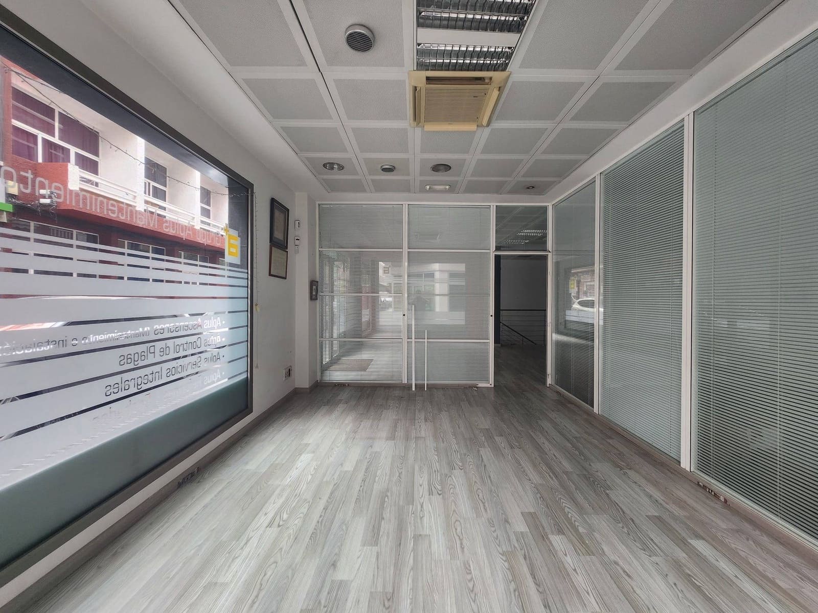 Commercieel te koop in Las Palmas de Gran Canaria - € 261.000 (Ref: 8173176)