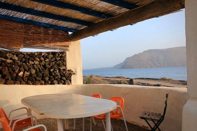 4 soveværelse Villa til salg i La Graciosa, Teguise - € 1.175.000 (Ref: 8226450)