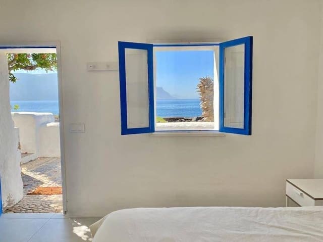 4 soveværelse Villa til salg i La Graciosa, Teguise - € 1.175.000 (Ref: 8226450)