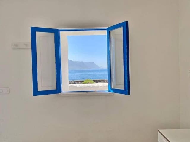 4 bedroom Villa for sale in La Graciosa, Teguise - € 1,175,000 (Ref: 8226450)
