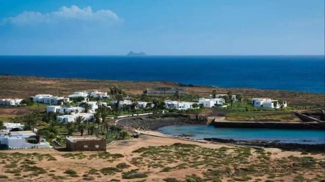 4 bedroom Villa for sale in La Graciosa, Teguise - € 1,175,000 (Ref: 8226450)