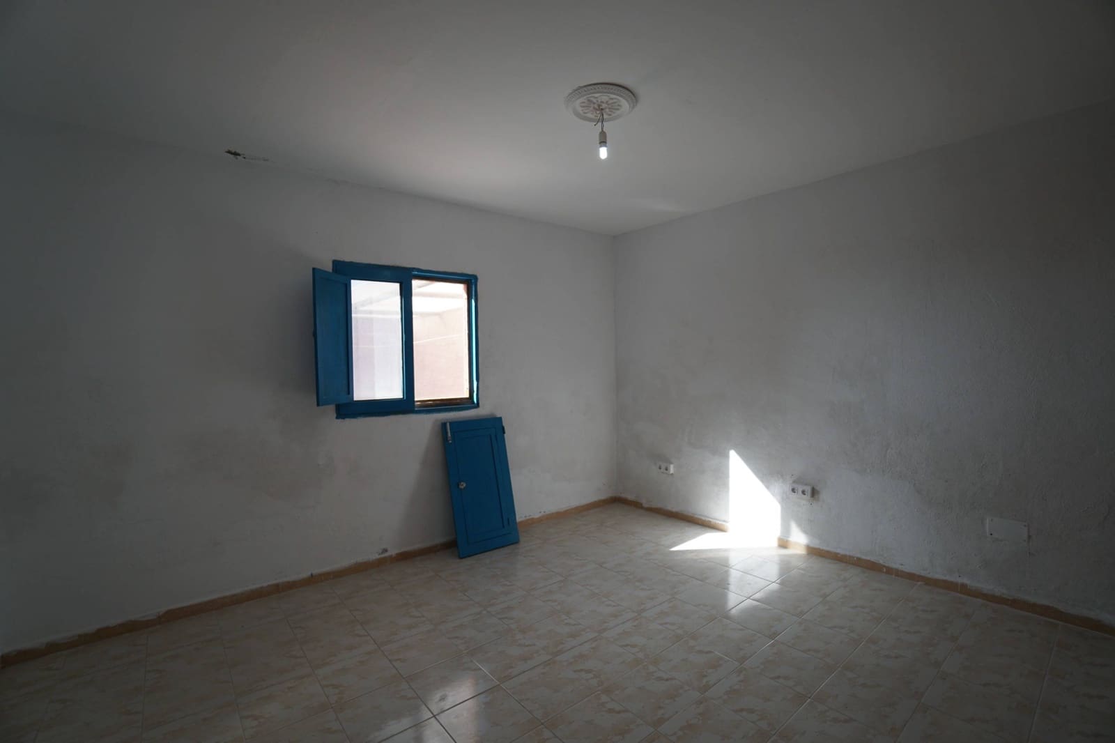 5 soveværelse Villa til salg i Santa Maria de Guia de Gran Canaria med garage - € 168.000 (Ref: 8263169)