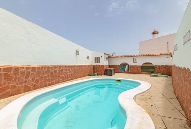 6 soveværelse Villa til salg i Arucas med swimmingpool garage - € 430.000 (Ref: 8450765)