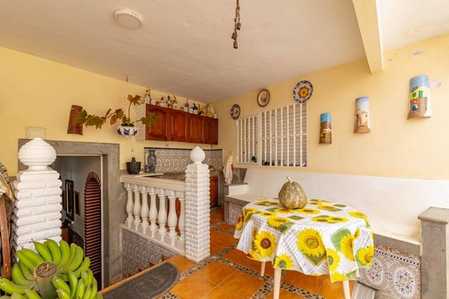 6 soverom Villa til salgs i Arucas med svømmebasseng garasje - € 430 000 (Ref: 8450765)