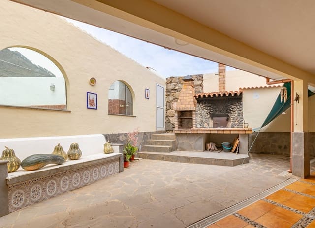 6 soverom Villa til salgs i Arucas med svømmebasseng garasje - € 430 000 (Ref: 8450765)