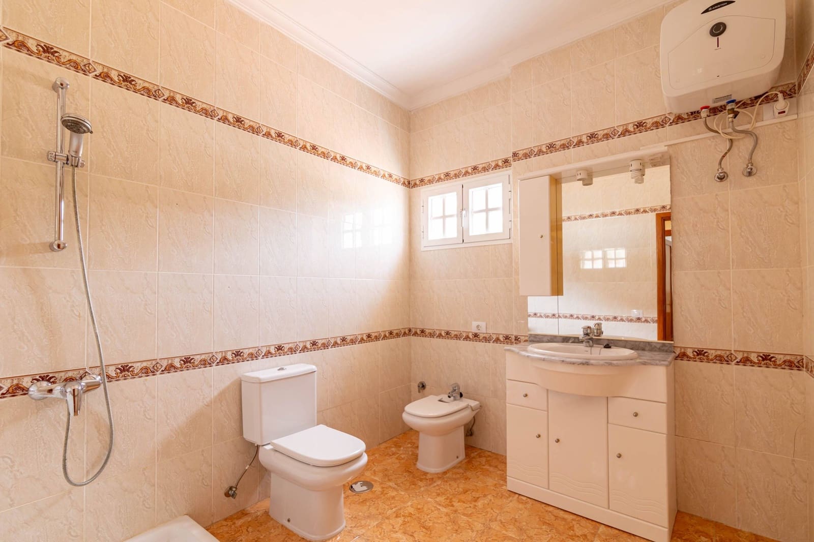 6 quarto Moradia para venda em Arucas com piscina garagem - 430 000 € (Ref: 8450765)