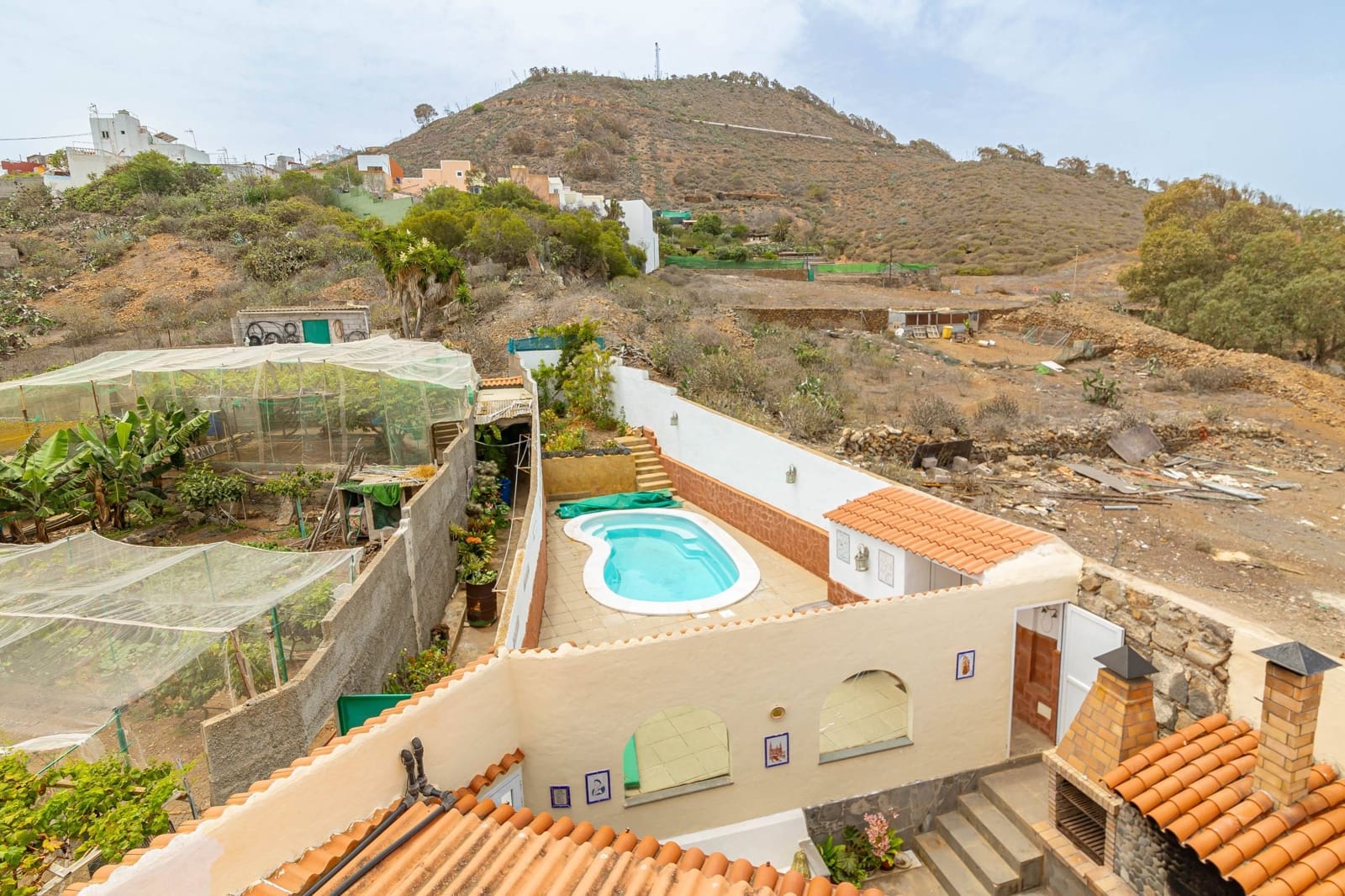 6 bedroom Villa for sale in Arucas with pool garage - € 430,000 (Ref: 8450765)