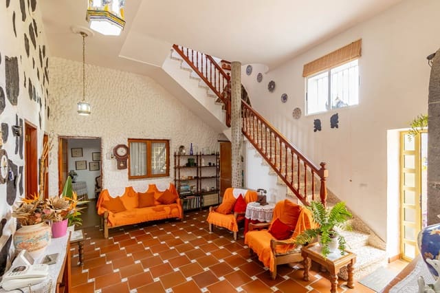 6 bedroom Villa for sale in Arucas with pool garage - € 430,000 (Ref: 8450765)