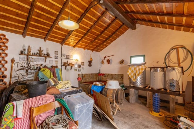 6 bedroom Villa for sale in Arucas with pool garage - € 430,000 (Ref: 8450765)