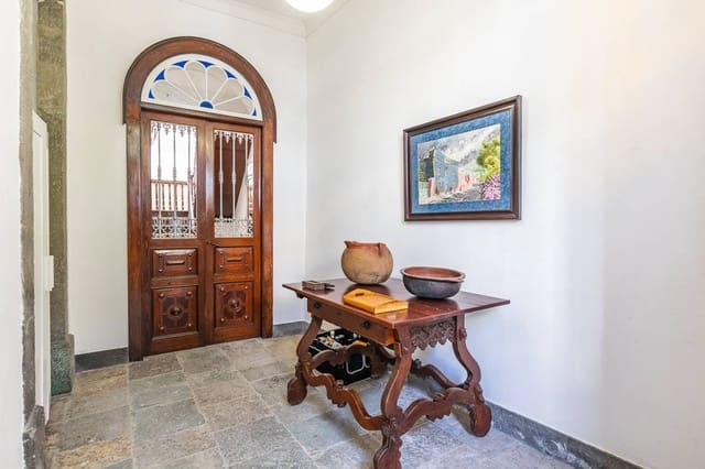 8 soverom Hus til salgs i Tafira Alta, Las Palmas de Gran Canaria - € 700 000 (Ref: 8468140)