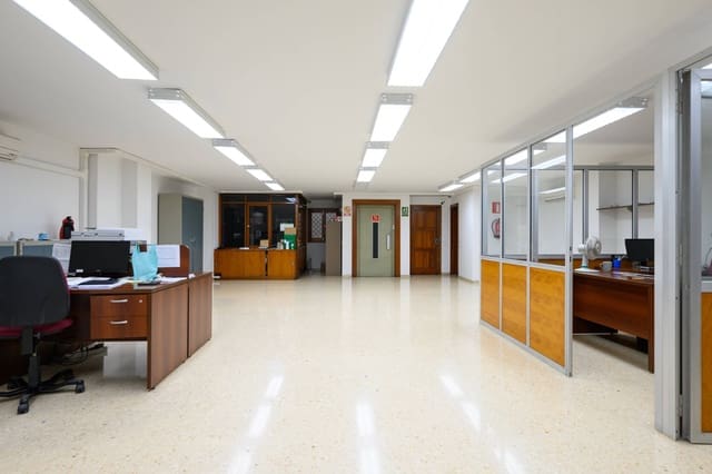 Comercial para venda em Las Palmas de Gran Canaria - 1 500 000 € (Ref: 8495145)