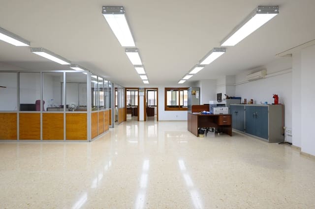 Comercial para venda em Las Palmas de Gran Canaria - 1 500 000 € (Ref: 8495145)