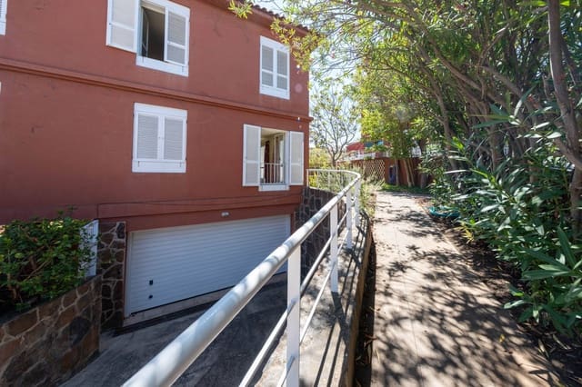 4 soveværelse Villa til salg i Santa Brígida med garage - € 690.000 (Ref: 8559926)